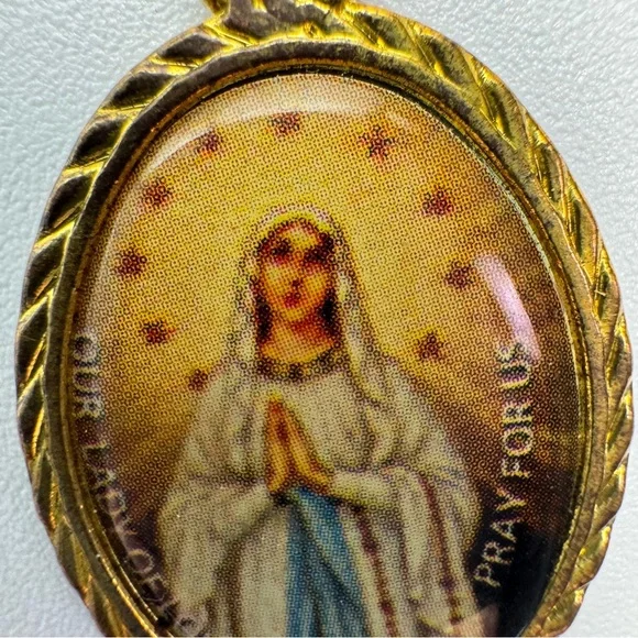Vintage Our Lady of Lourdes Virgin Mary Pendant Necklace Medal Catholic - Picture 10 of 14